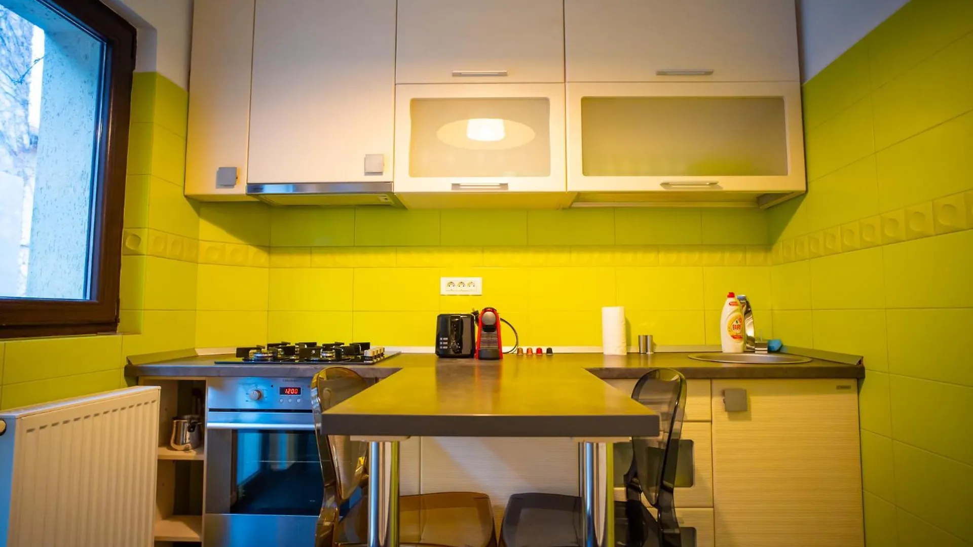 Cozy & Spacious Apartment Near Victoriei Square Bucarest