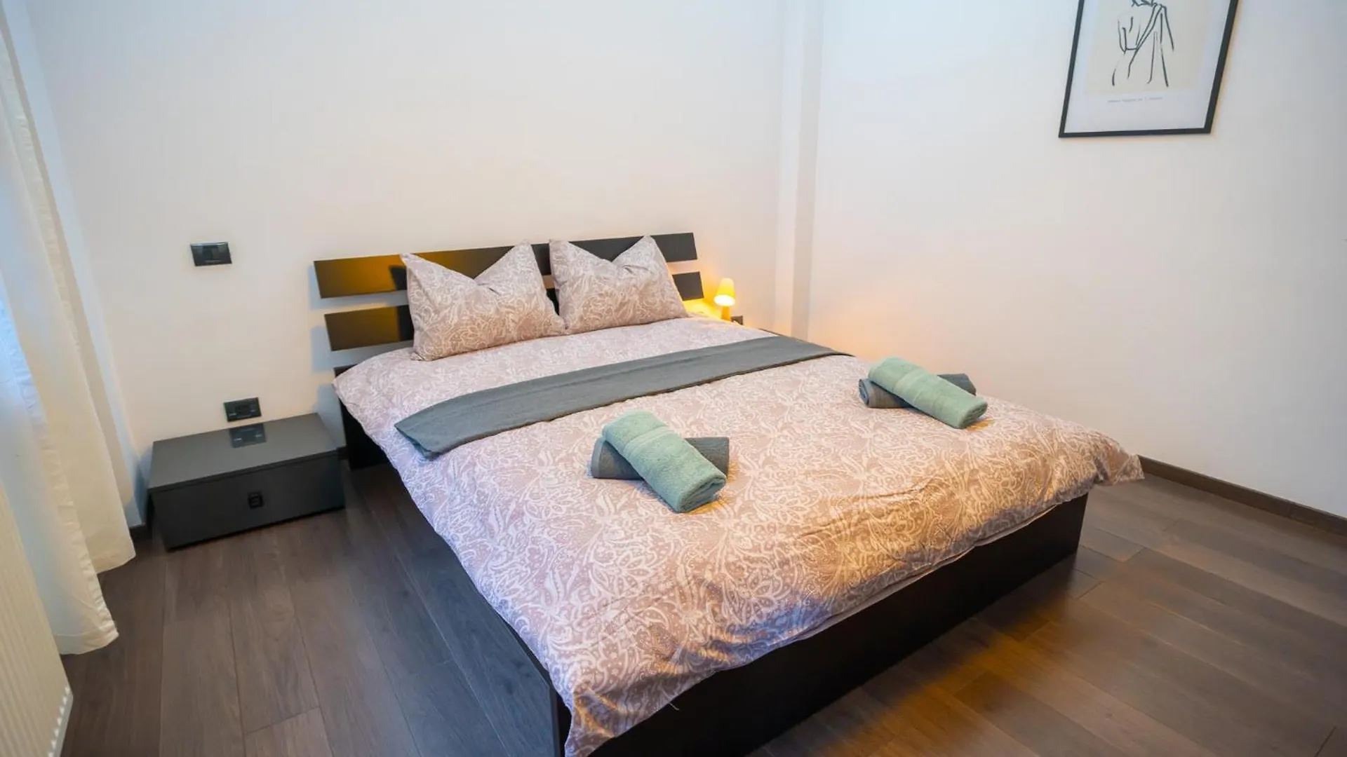 Cozy & Spacious Apartment Near Victoriei Square Bucarest 0*,