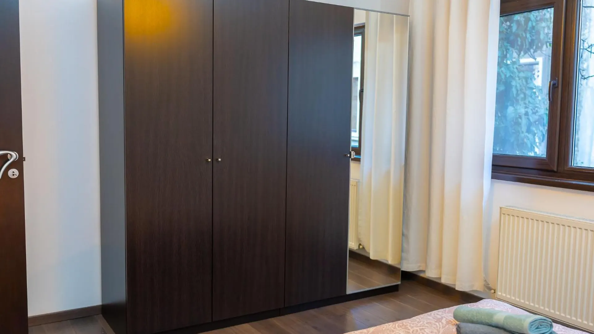 Cozy & Spacious Apartment Near Victoriei Square Bucarest