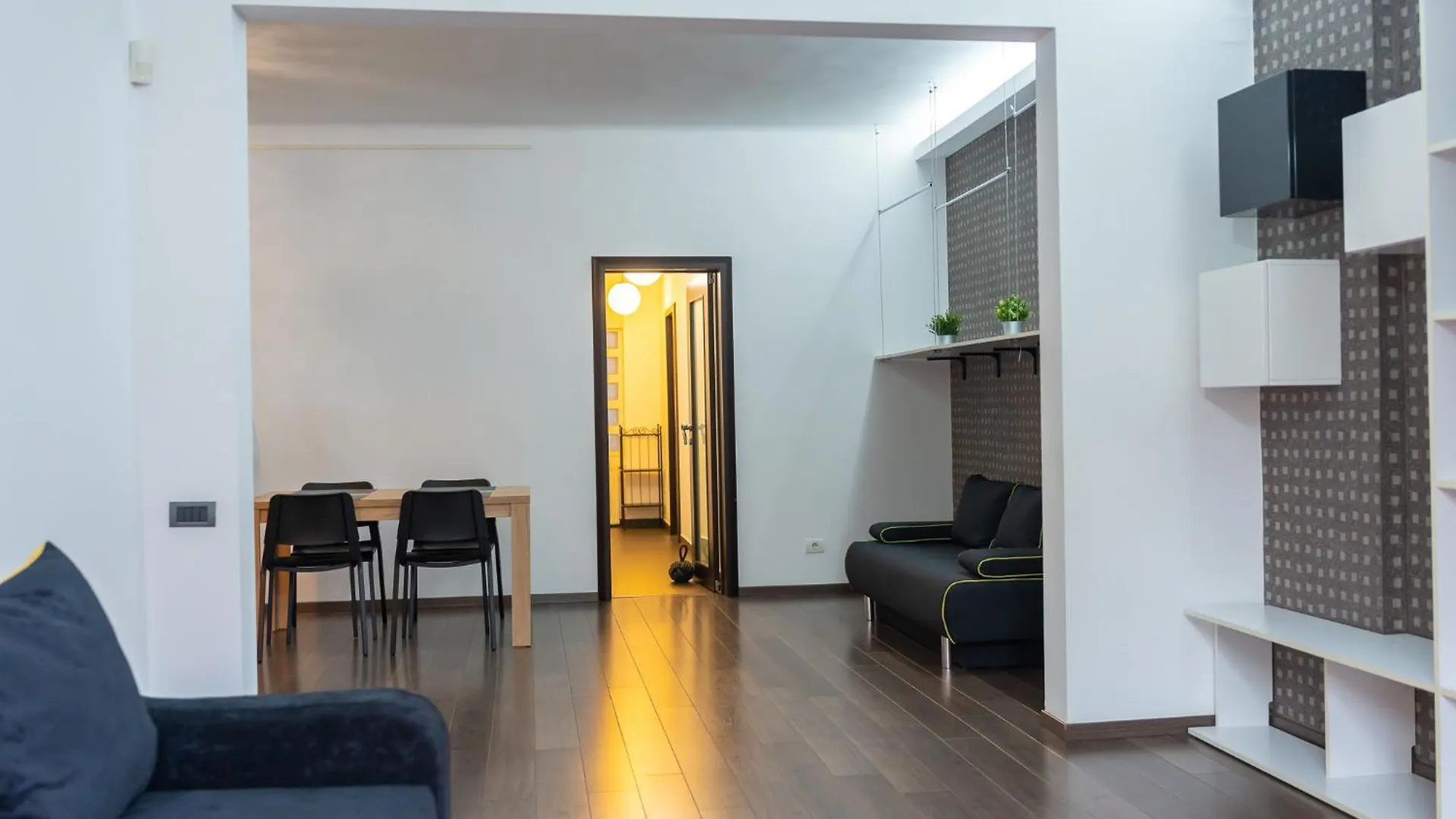 Cozy & Spacious Apartment Near Victoriei Square Bucarest 0*,