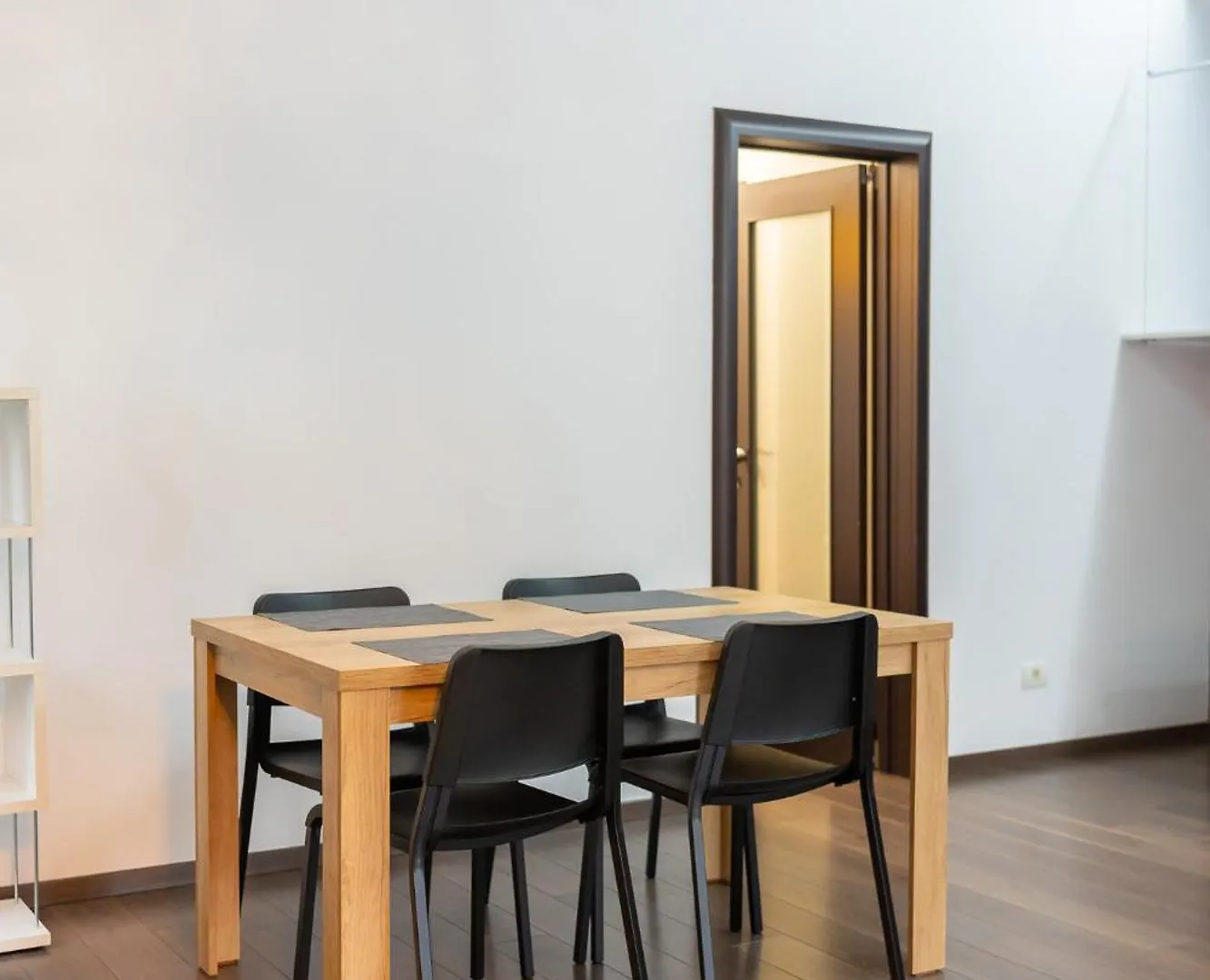 Cozy & Spacious Apartment Near Victoriei Square Bucarest