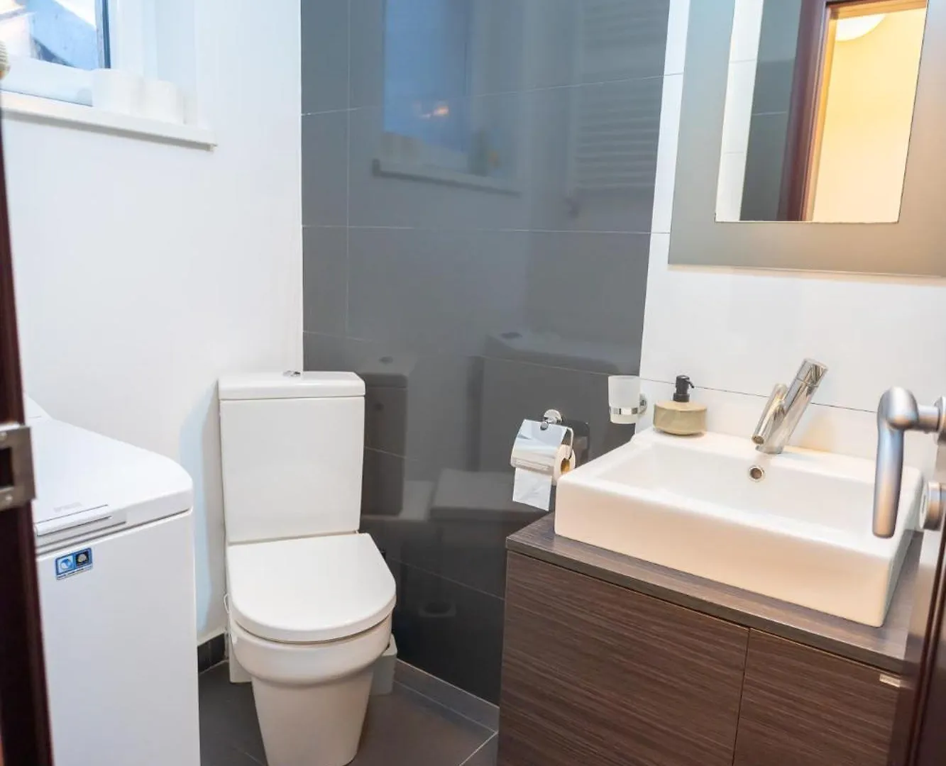 Cozy & Spacious Apartment Near Victoriei Square Bucarest