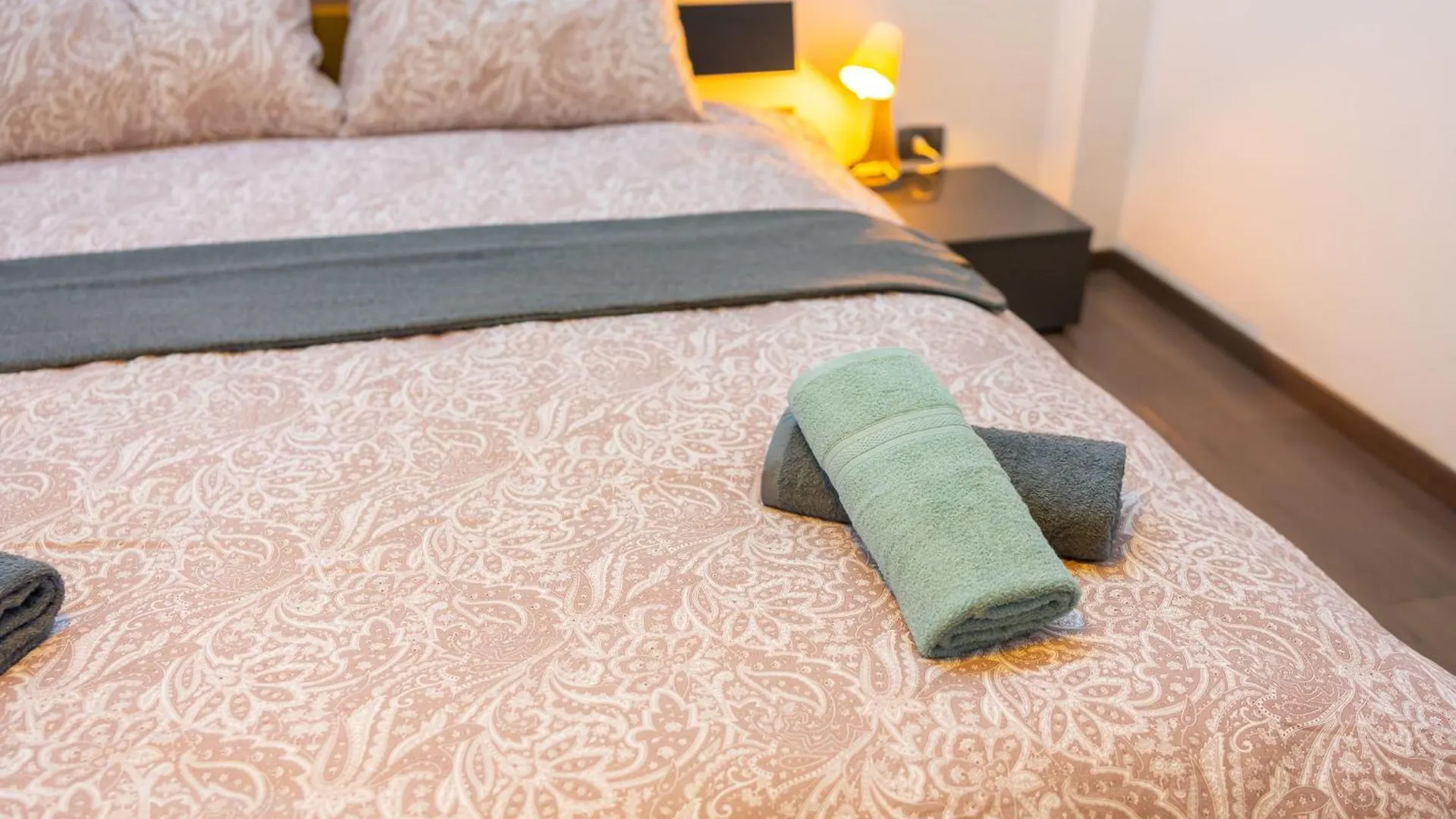 Cozy & Spacious Apartment Near Victoriei Square Bucarest 0*,